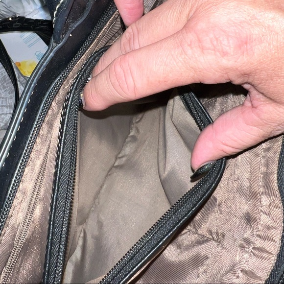 London Fog black handbag Clutch cross body should strap zipper pockets purse - Picture 6 of 11